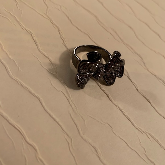 Gunmetal Bow Ring - Picture 2 of 3